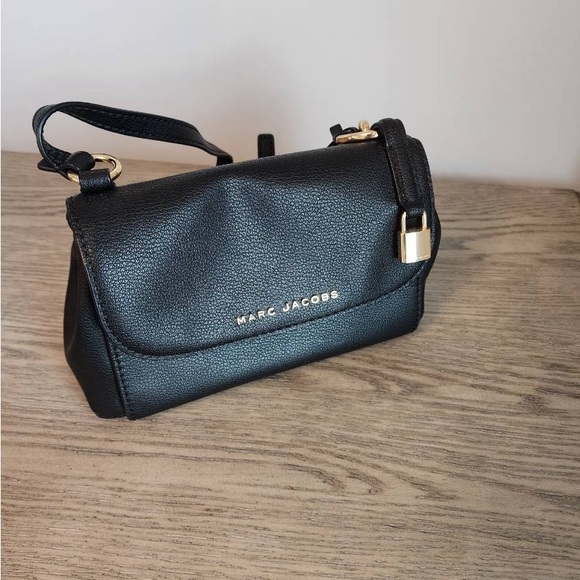 Marc Jacobs Handbags - Marc Jacobs Crossbody Handbag